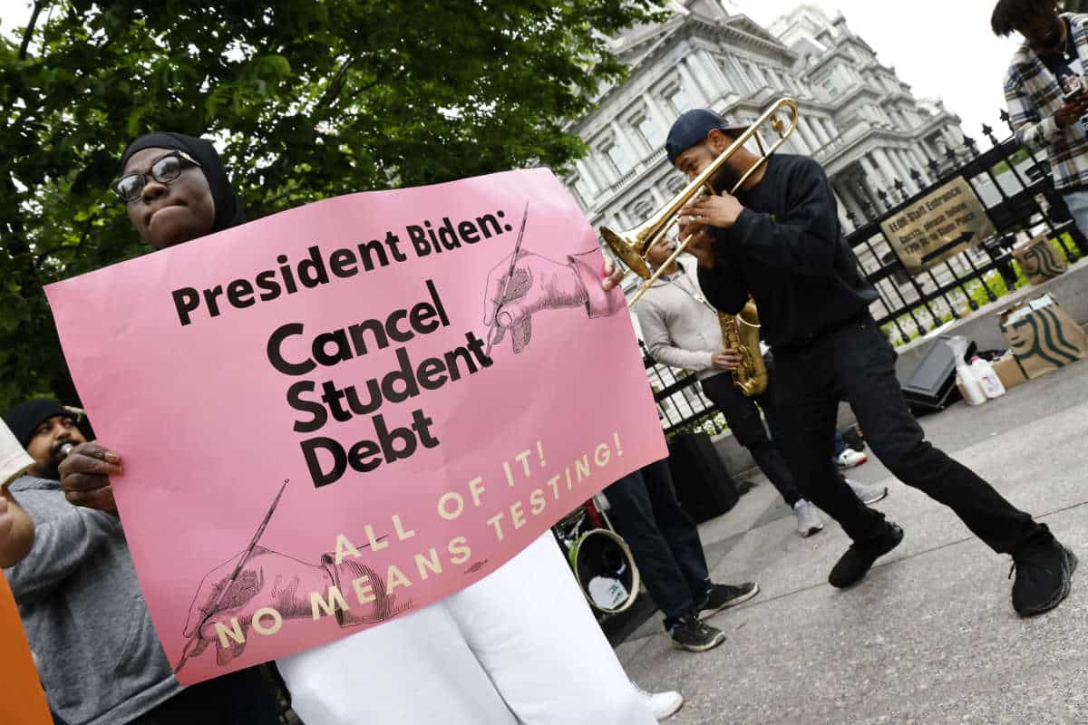U.S. 8th Circuit Judge Stops Biden's Student loan Forgiveness Plan U.S. 8th Circuit Court Judge Puts the Brakes on Biden's Student Debt Forgiveness