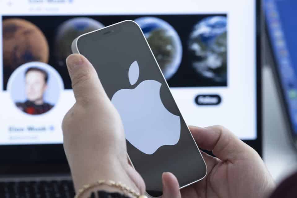 Elon Musk Chastises Apple for 30% App Store Fees Elon Musk Chastises Apple for 30% App Store Fees