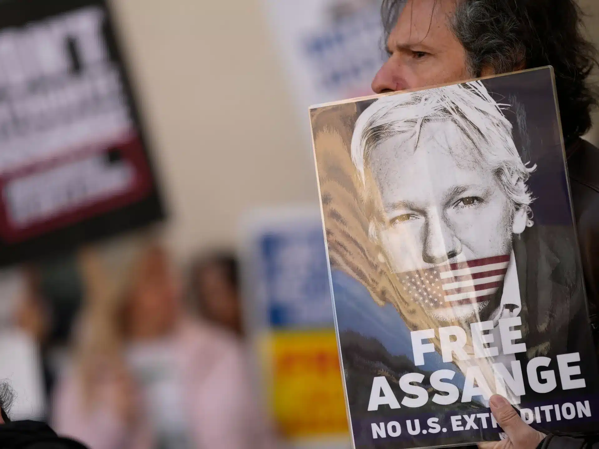 Australia, Media Demand US End Prosecution of Julian Assange