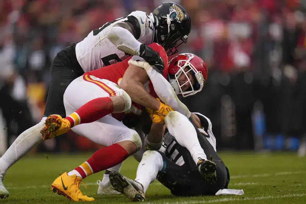 Chiefs, Led By Hobbled Mahomes, Beat Jags 27-20 In Playoffs Mahomes