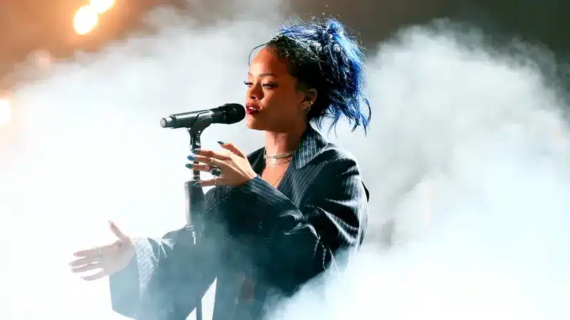 super-bowl-rihanna