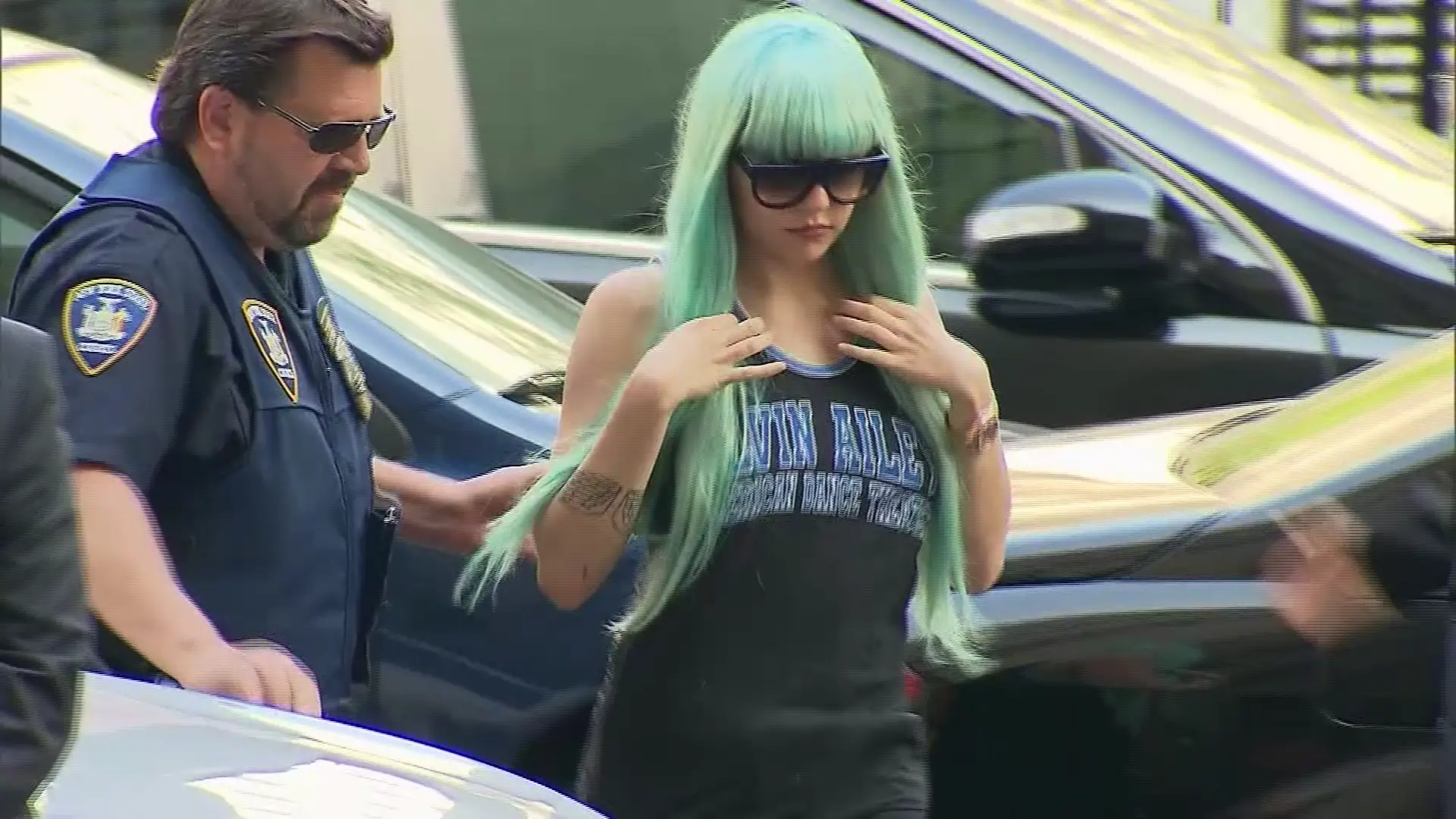 Amanda Bynes in Psychiatric Care After Roaming Street Naked