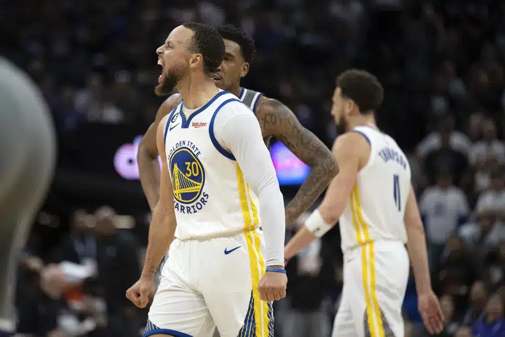 Curry Leads Warriors Past Kings 123-116 For 3-2 Series Lead curry
