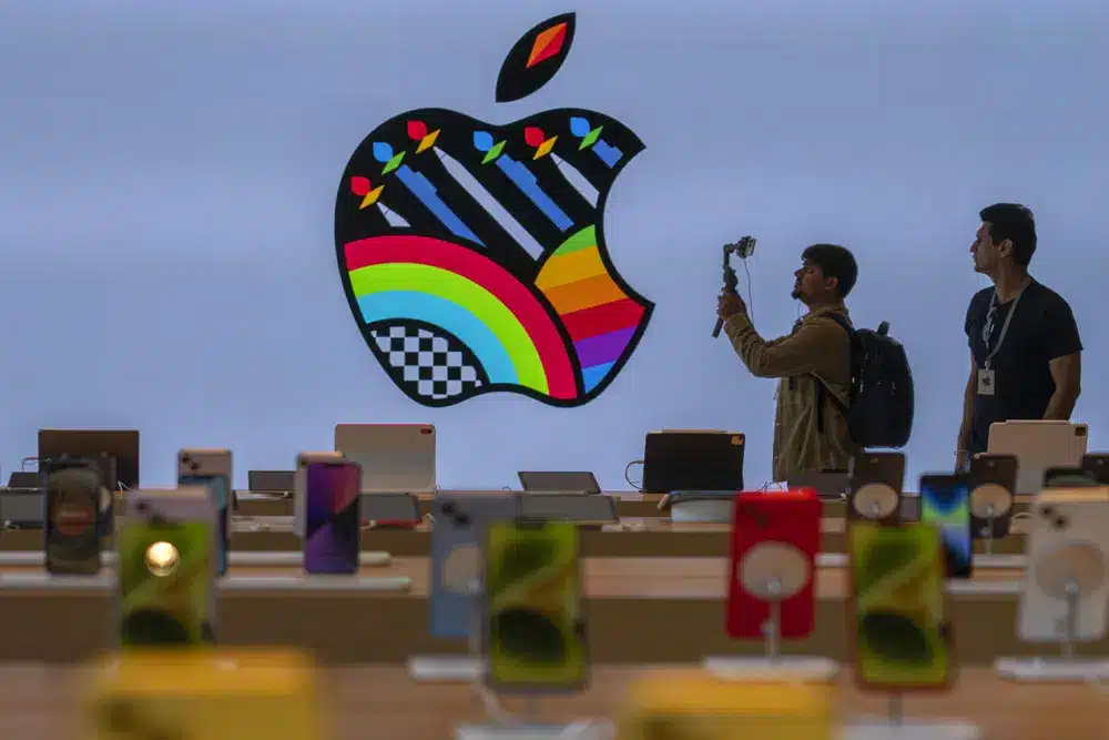 Apple Inc Bets Big On India As It Opens First Flagship Store apple