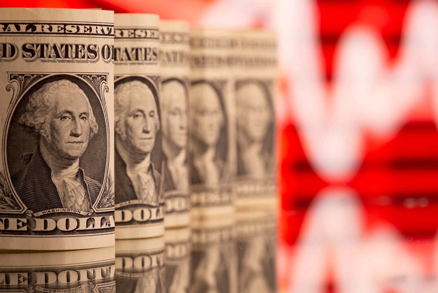 US Faces Economic Uncertainty Over the Decline of the US Dollar US Faces Economic Catastrophe with De-Dollarization of the US Dollar