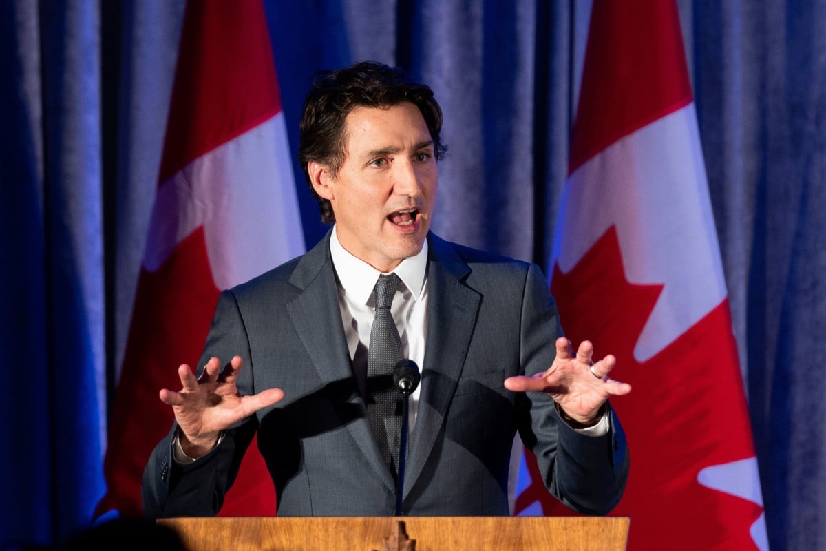 Justin Trudeau Throws "CSIS" Under the Bus Over Chinese Threats Justin Trudeau Throws Canada's Intelligence Agency "CSIS" Under the Bus Over Chinese Threats